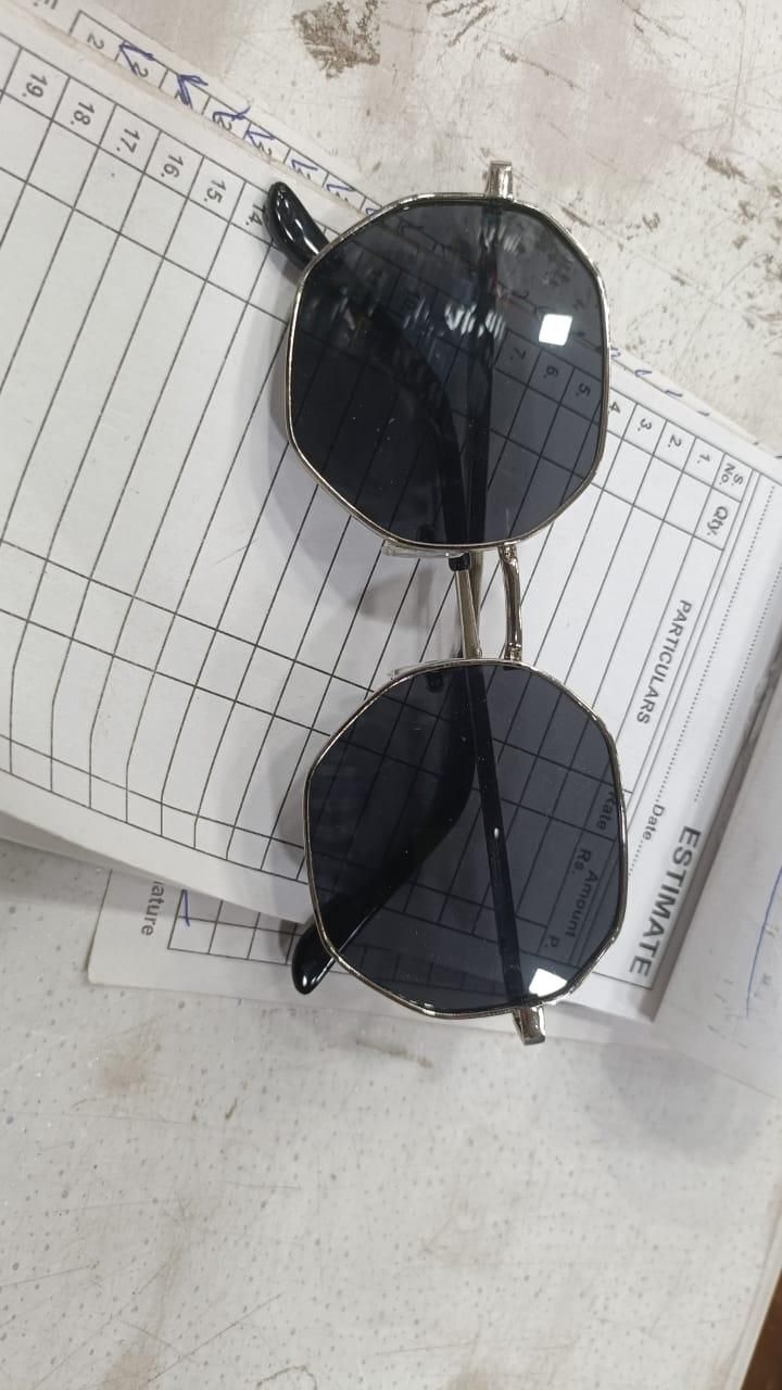 Suga Octagon Round Black Sunglass aciwx1-0u